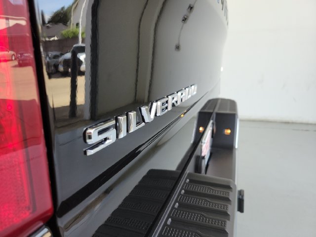 Used 2025 Chevrolet Silverado 1500 LT RWD image 8