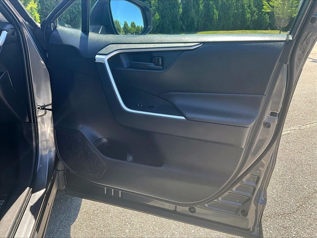 Used 2020 Toyota RAV4 LE w/ All Weather Liner Package AWD/4WD image 12