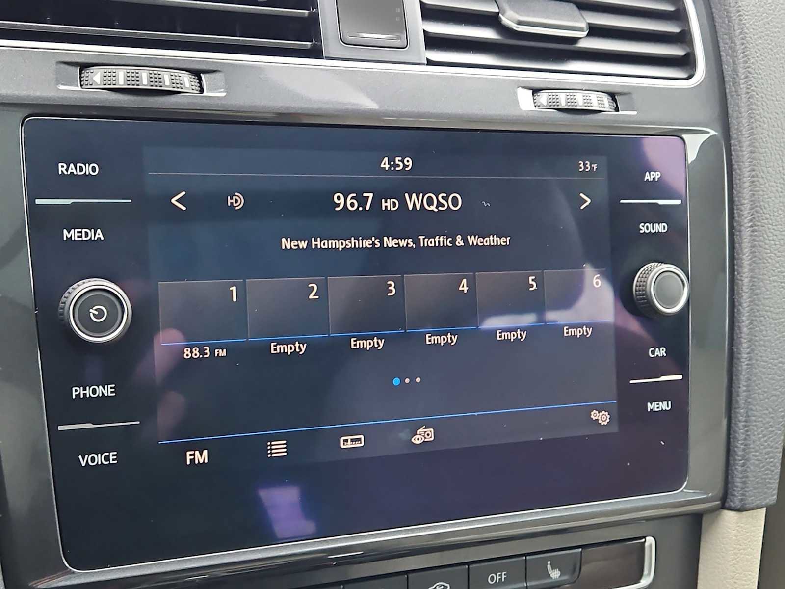 Used 2018 Volkswagen Golf SE image 26