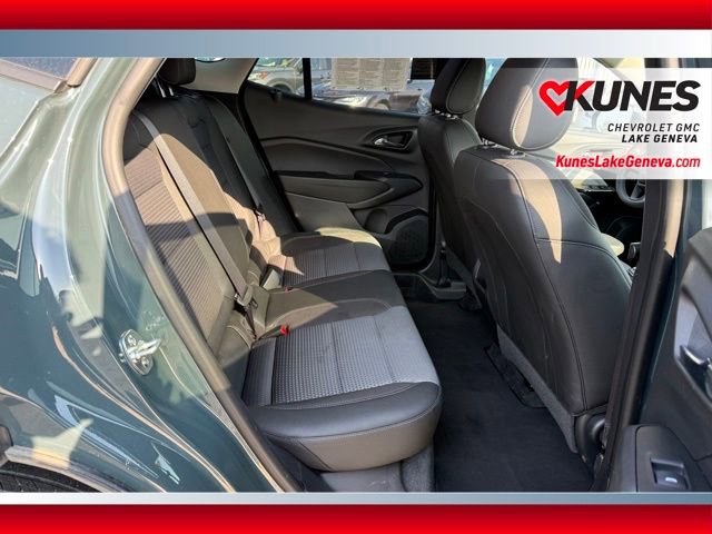 Used 2025 Chevrolet Trax LT FWD image 19