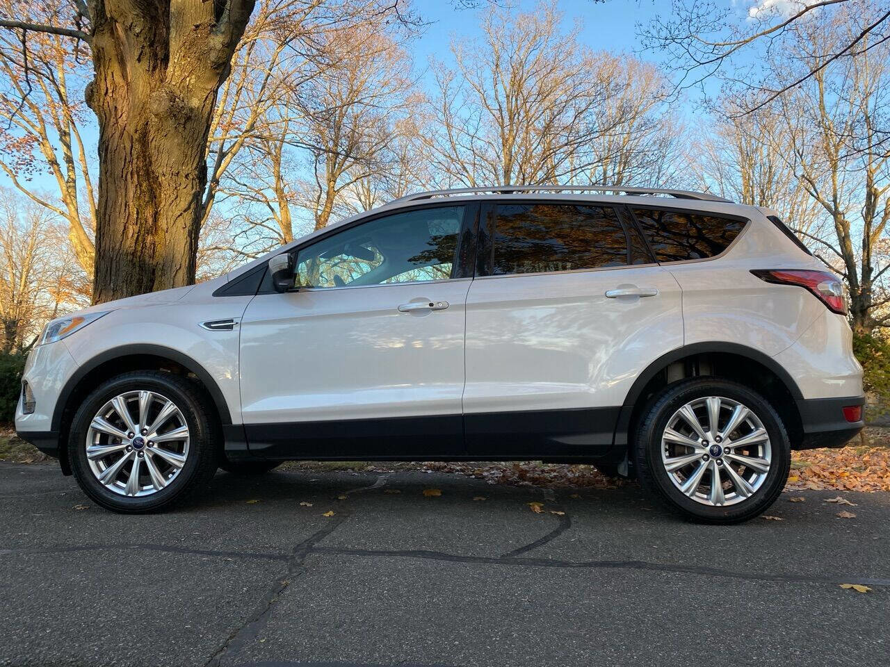 Used 2017 Ford Escape Titanium w/ Canadian Touring Package image 5