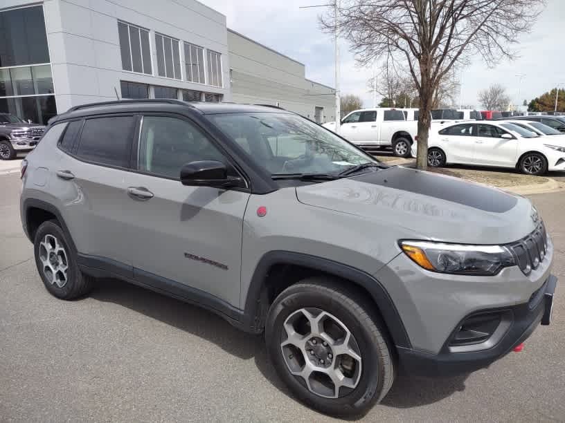 Used 2022 Jeep Compass Trailhawk w/ Trailhawk Elite Group image 2