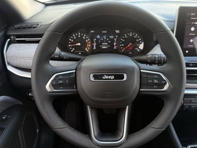 Used 2023 Jeep Compass Latitude AWD/4WD image 13