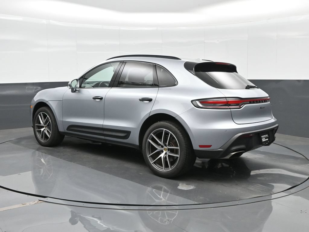 Certified 2022 Porsche Macan AWD/4WD image 3