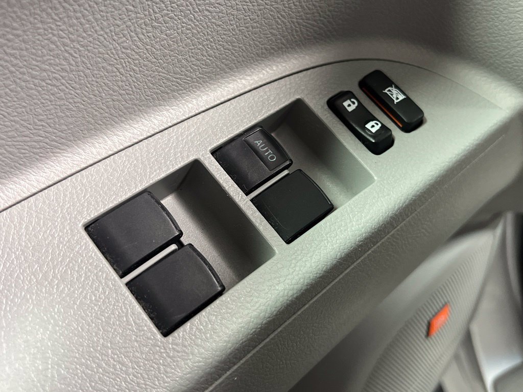 Used 2013 Toyota Highlander Limited FWD image 46
