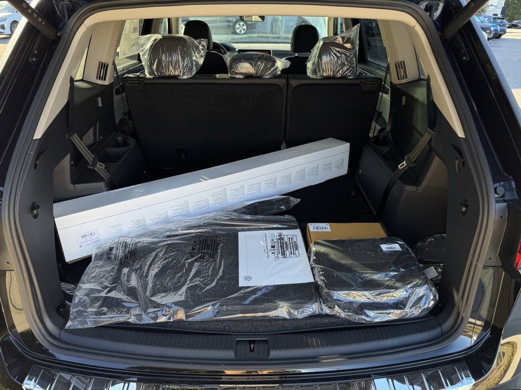 New 2025 Volkswagen Atlas Peak Edition SE image 10