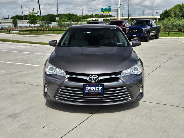 Used 2015 Toyota Camry LE FWD image 2