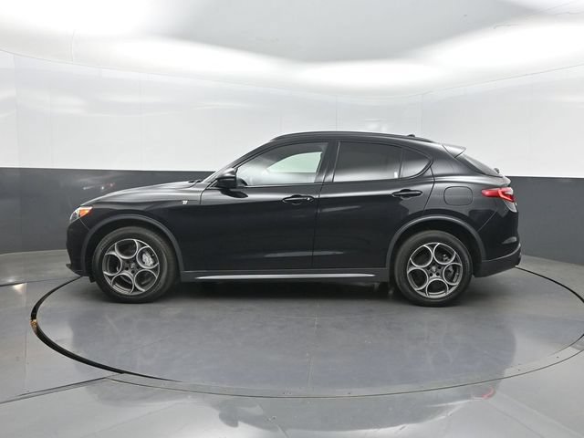 Used 2023 Alfa Romeo Stelvio Ti AWD/4WD image 3