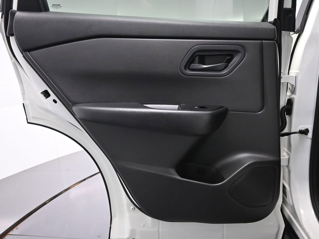 Used 2024 Nissan Rogue S image 21