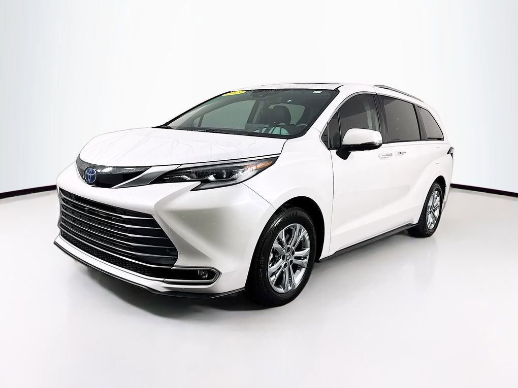 Used 2023 Toyota Sienna Platinum image 3