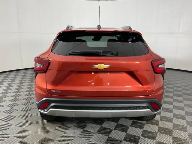 Used 2024 Chevrolet Trax LT w/ Driver Confidence Package FWD image 5
