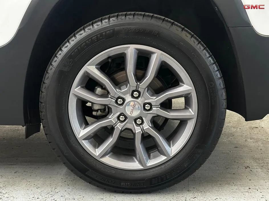 Used 2024 GMC Terrain SLT image 36