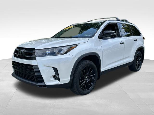 Used 2019 Toyota Highlander SE w/ Nightshade Edition