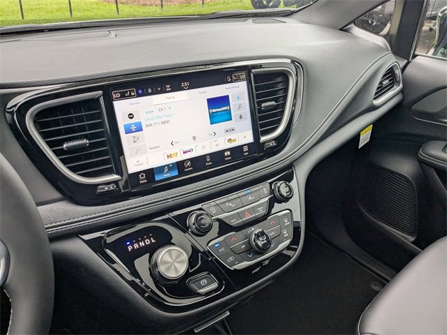 New 2026 Chrysler Pacifica Select image 20