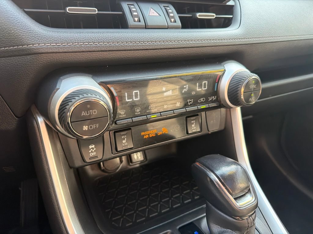 Used 2019 Toyota RAV4 XLE Premium w/ Cold Weather Package AWD/4WD image 32