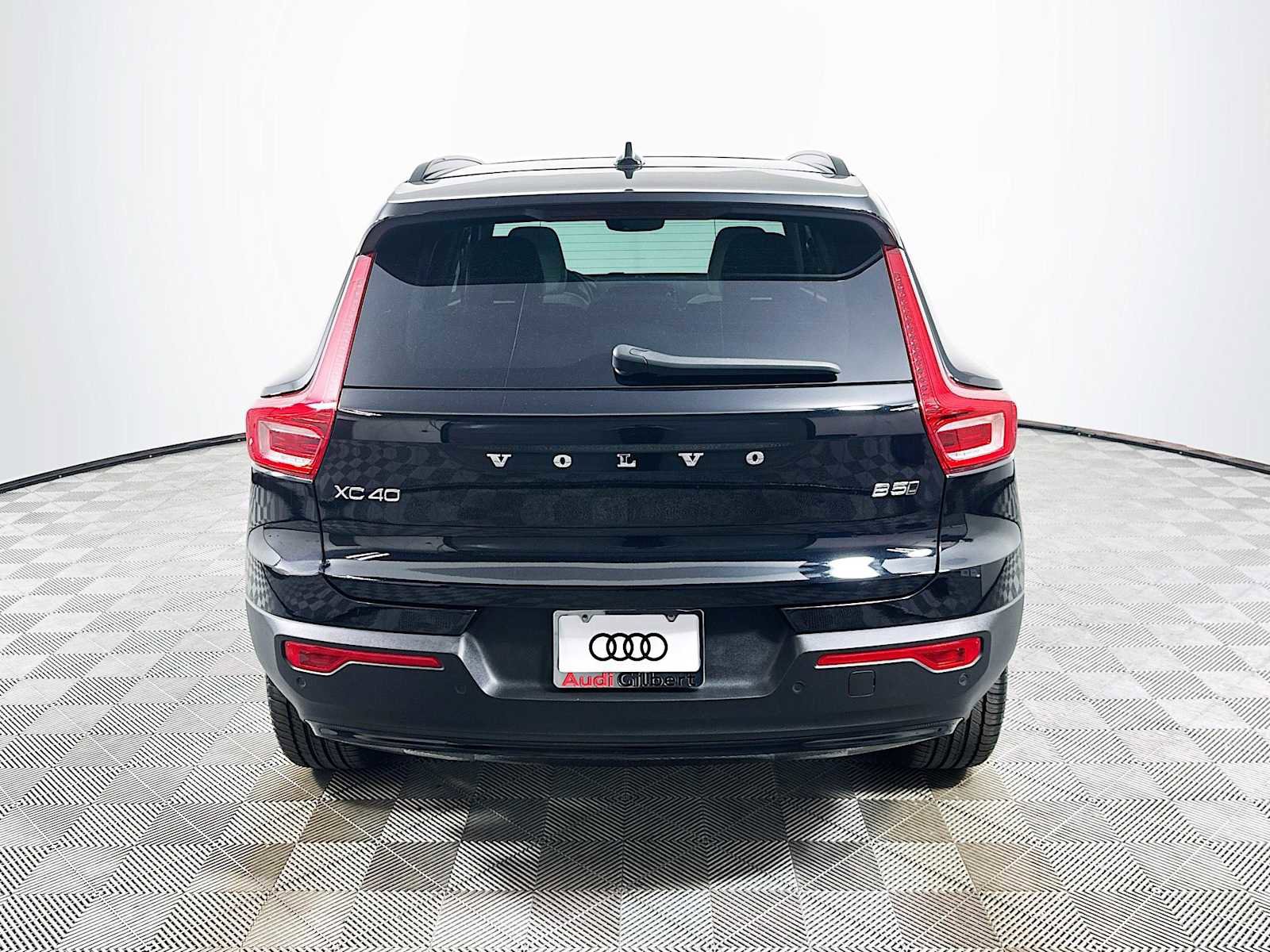 Used 2023 Volvo XC40 B5 Plus w/ Driver Assist Package image 6