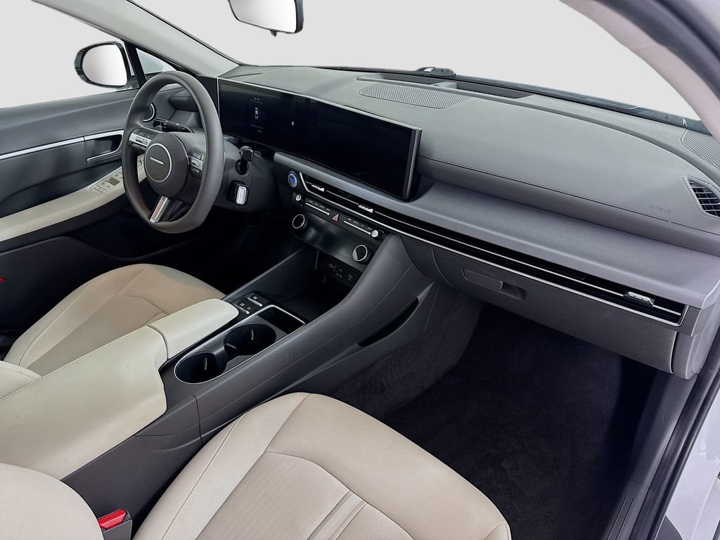 Used 2025 Hyundai Sonata SEL FWD image 28