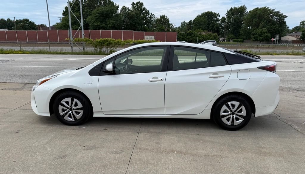 Used 2017 Toyota Prius Three w/ Advanced Technology Package FWD image 11