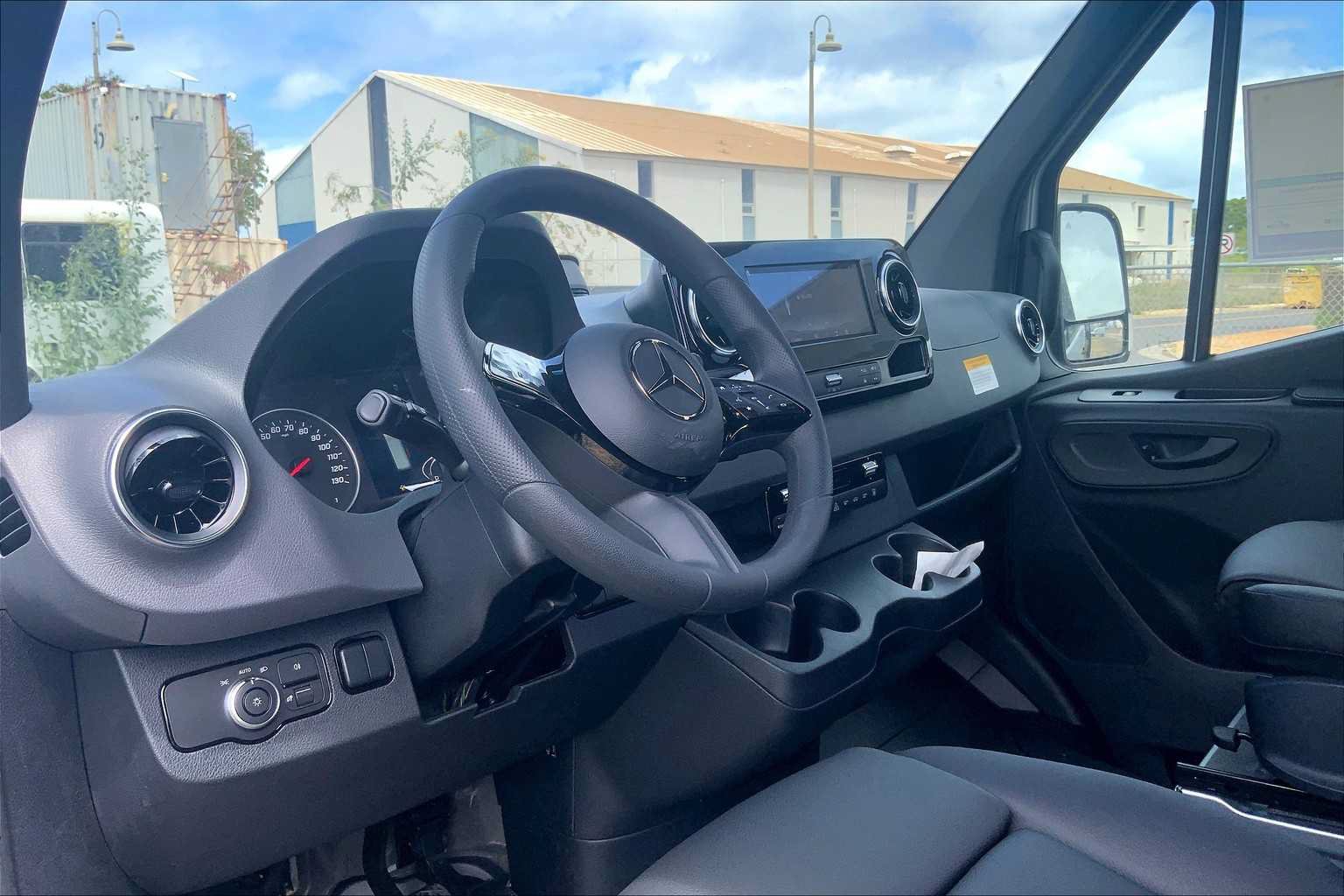 Used 2025 Mercedes-Benz Sprinter 2500 image 19