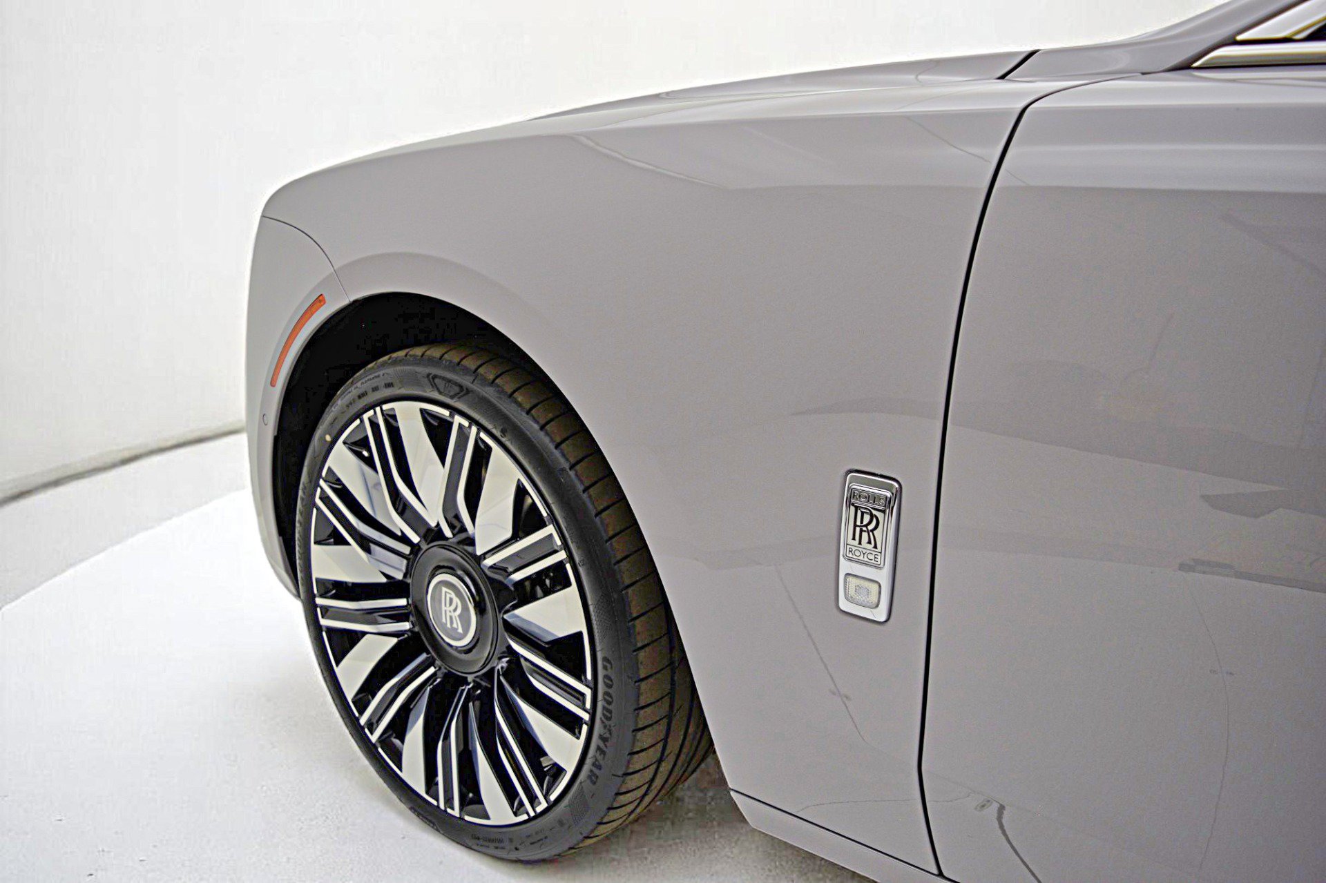 Used 2025 Rolls-Royce Ghost AWD/4WD image 9