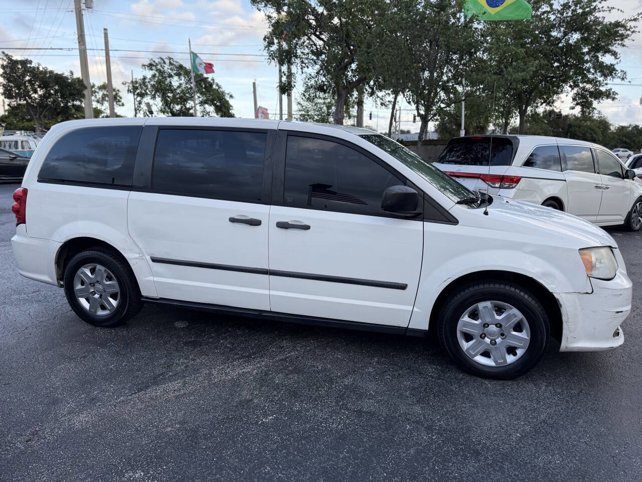 Used 2013 Dodge Grand Caravan American Value Package FWD image 7
