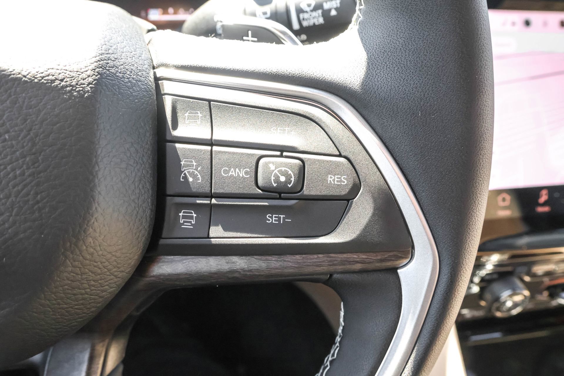 New 2025 Jeep Grand Cherokee Limited w/ Luxury Tech Group II image 29