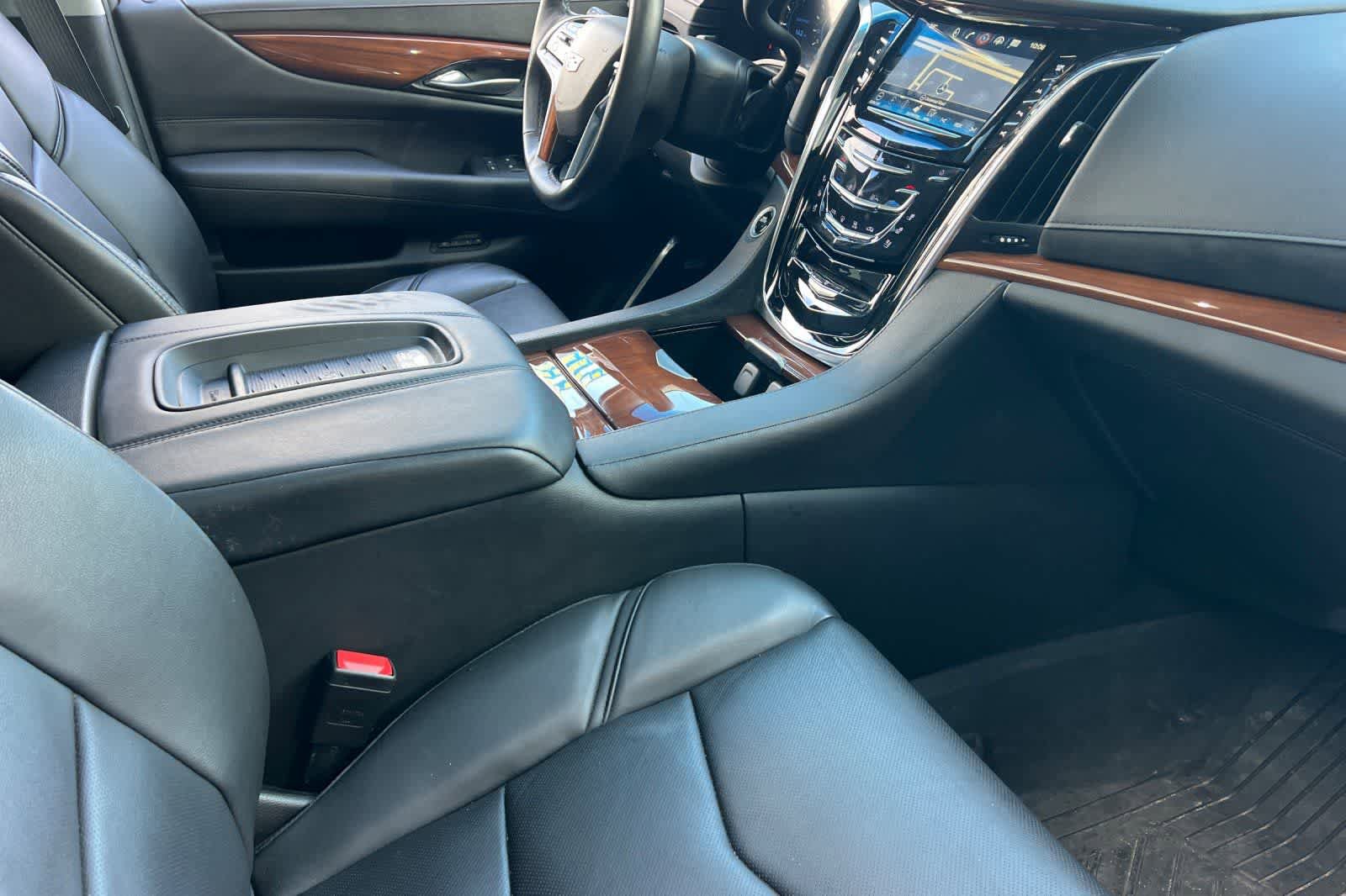 Used 2017 Cadillac Escalade Premium Luxury AWD/4WD image 19