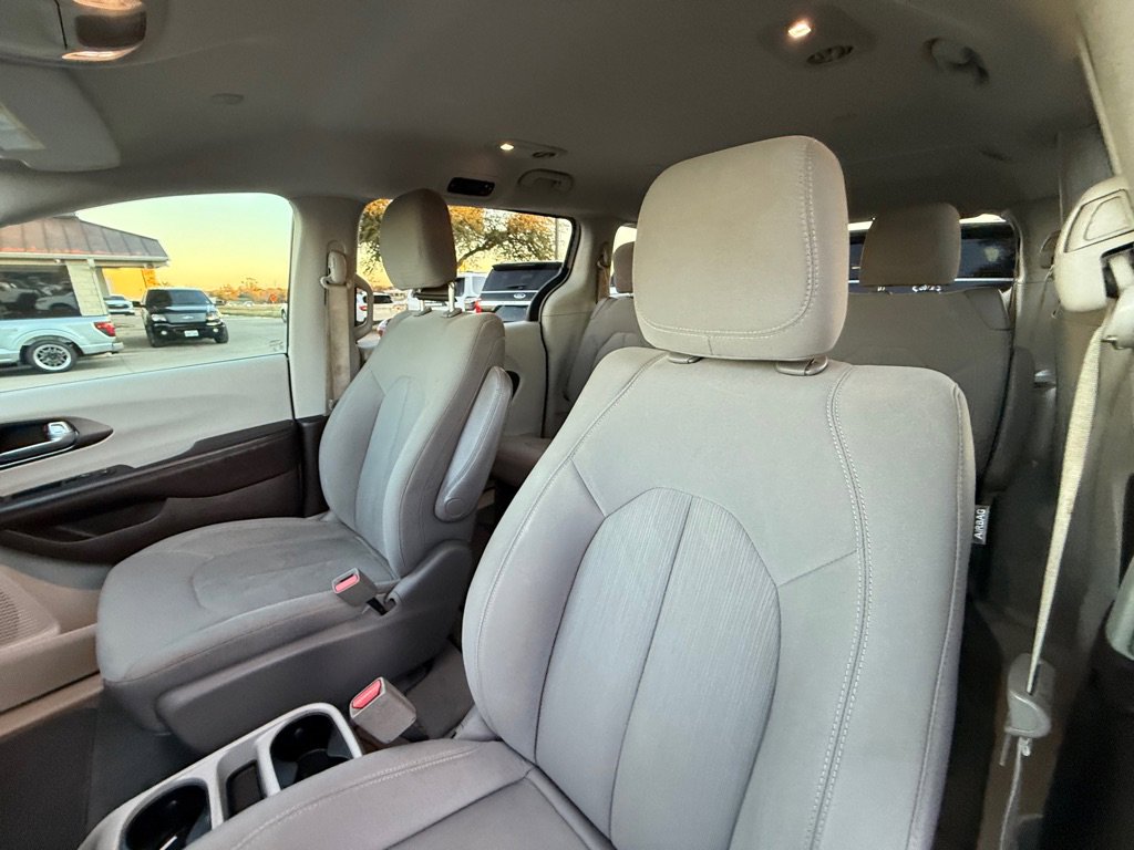 Used 2017 Chrysler Pacifica LX image 19