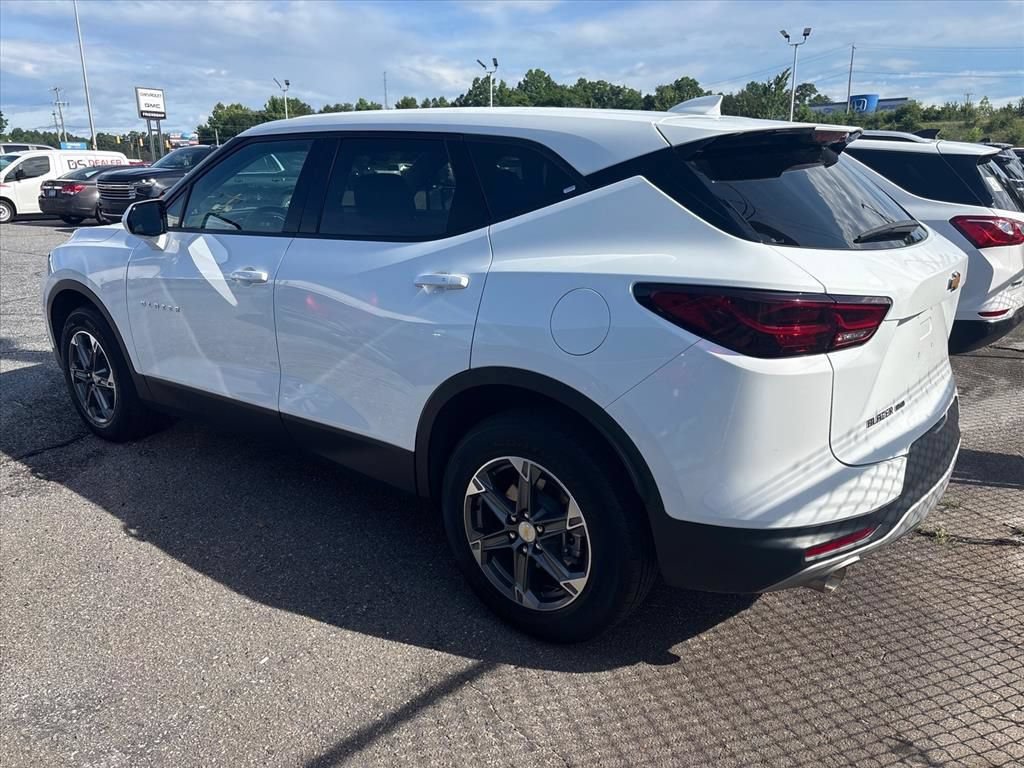 Used 2025 Chevrolet Blazer LT AWD/4WD image 13