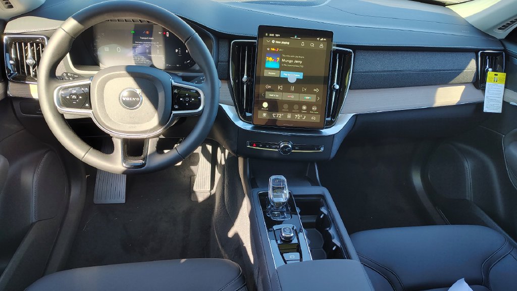 New 2026 Volvo XC90 B6 Plus w/ Protection Package Premier AWD/4WD image 12