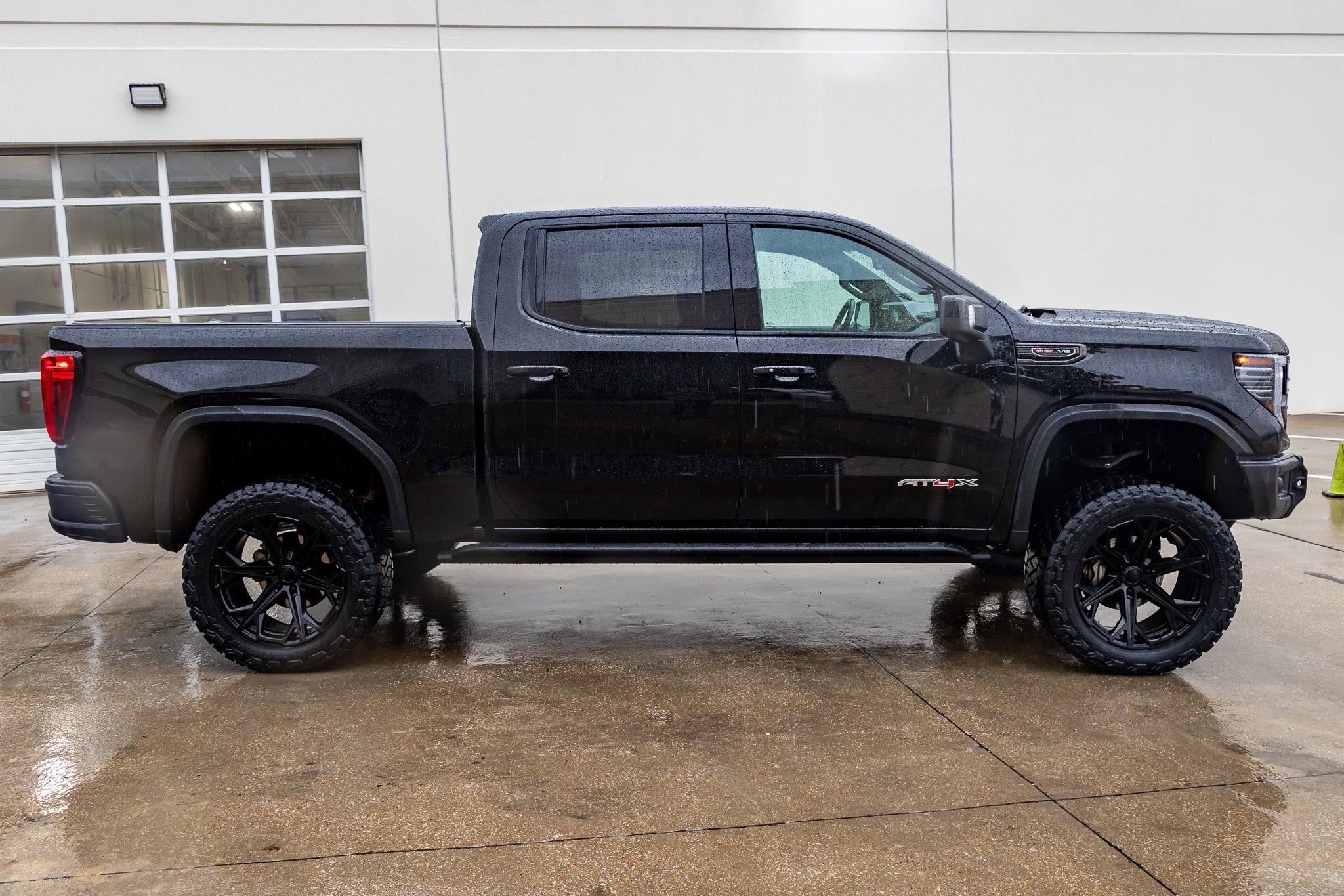 Used 2023 GMC Sierra 1500 AT4X w/ AT4X AEV Edition AWD/4WD image 11