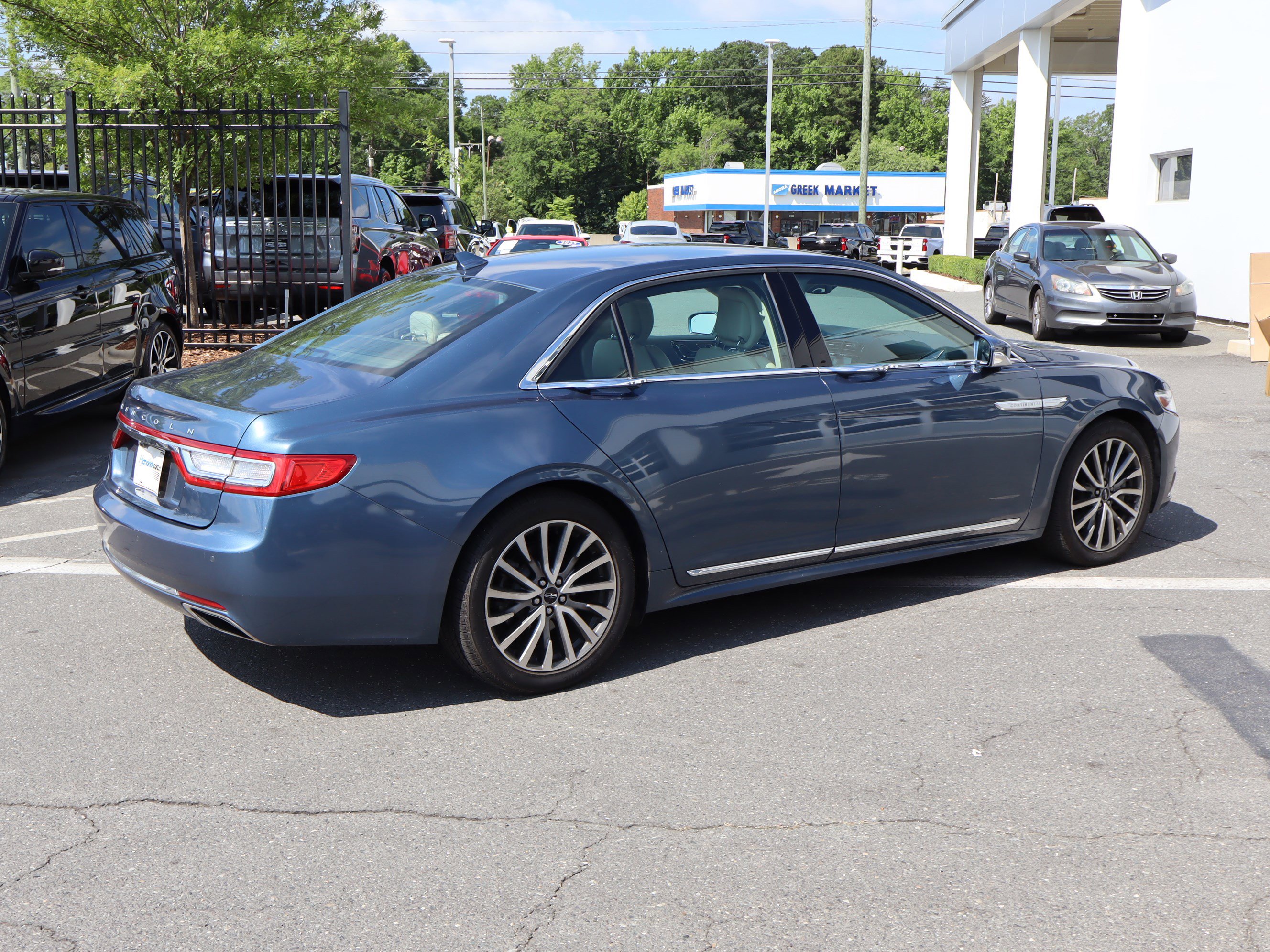 Used 2018 Lincoln Continental Select FWD image 11