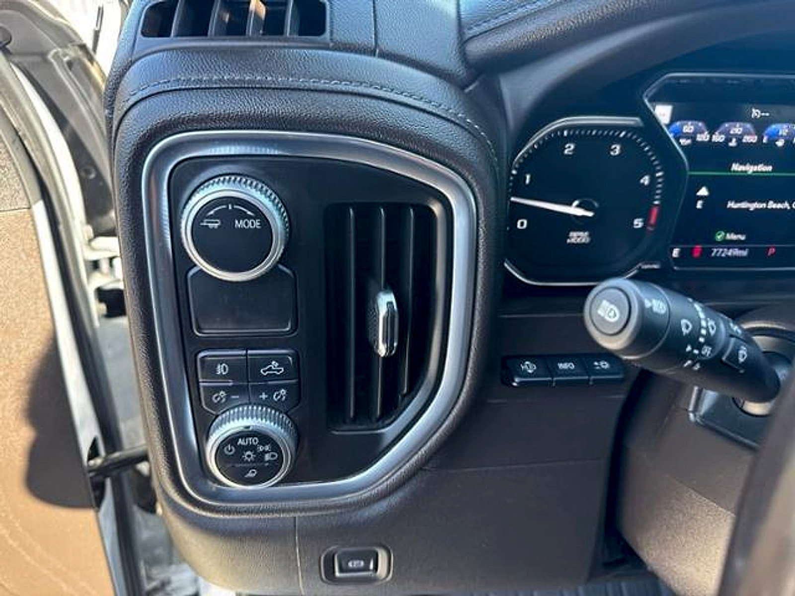 Used 2020 GMC Sierra 2500 SLT w/ Technology Package RWD image 23