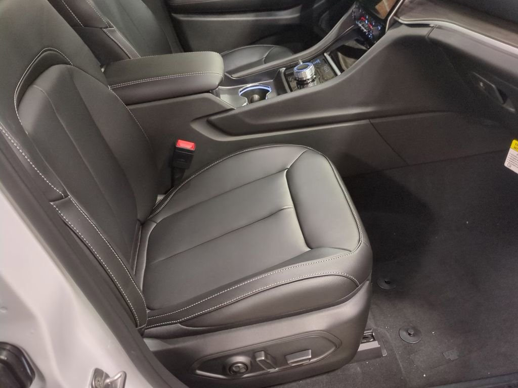 New 2025 Jeep Grand Cherokee Limited w/ Trailer Tow Package image 23