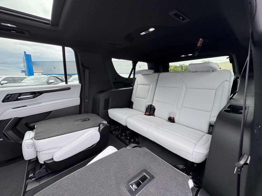 New 2026 Chevrolet Suburban Premier image 9