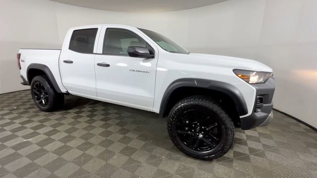Used 2025 Chevrolet Colorado Trail Boss AWD/4WD image 2