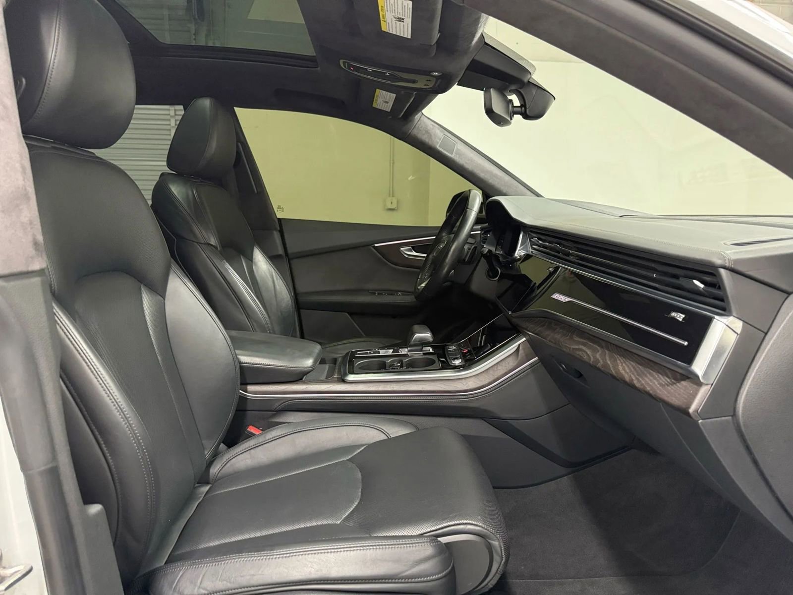 Used 2019 Audi Q8 Prestige w/ Luxury Package AWD/4WD image 9