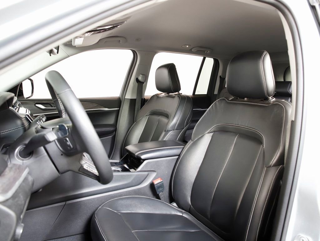 Used 2022 Jeep Grand Cherokee Limited image 24