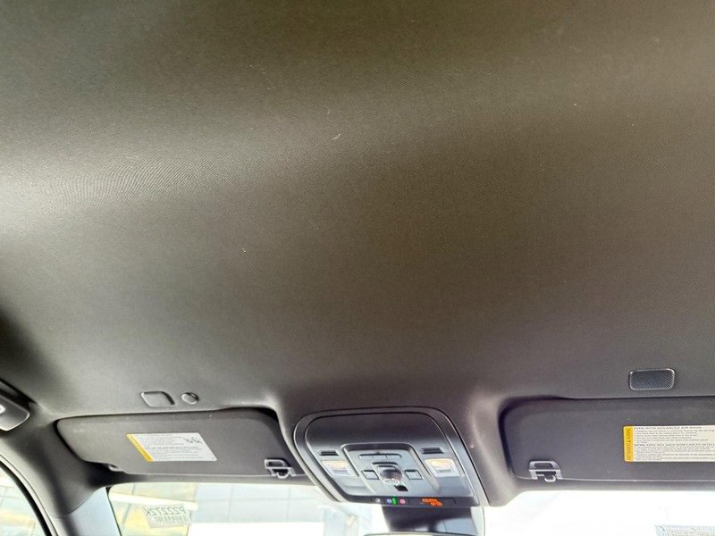 Used 2023 GMC Yukon XL Denali image 16