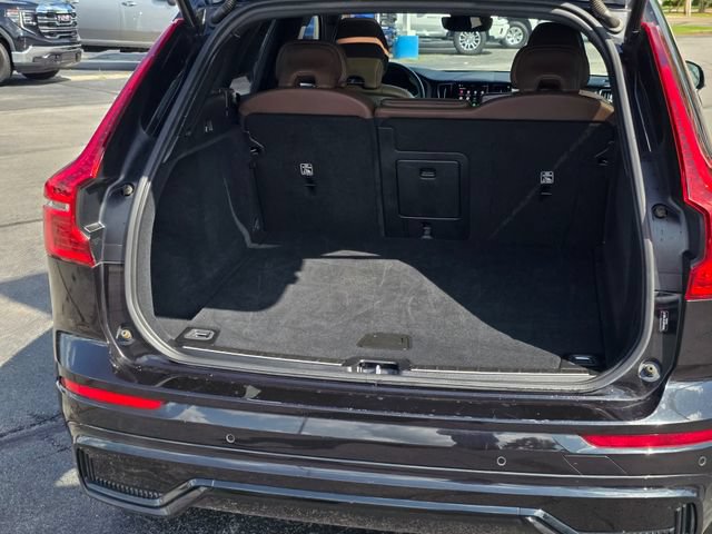 Used 2025 Volvo XC60 B5 Plus AWD/4WD image 11
