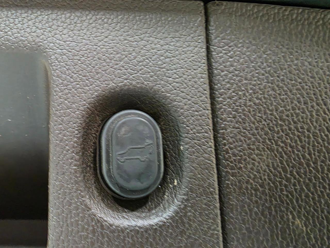 Used 2017 GMC Yukon Denali w/ Open Road Package image 36