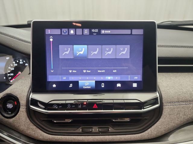 Used 2024 Jeep Compass Latitude image 16