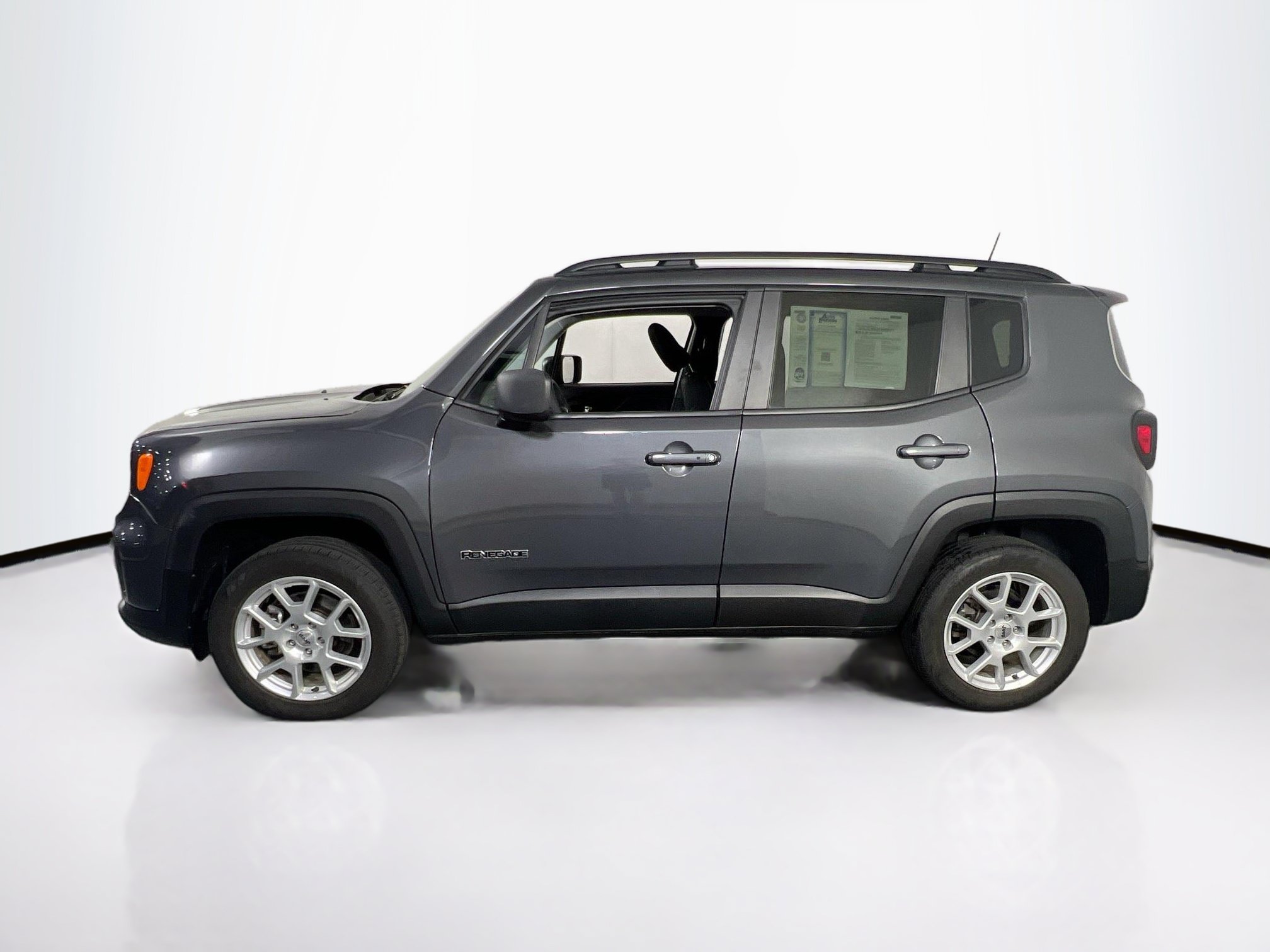 Used 2022 Jeep Renegade Latitude AWD/4WD image 8