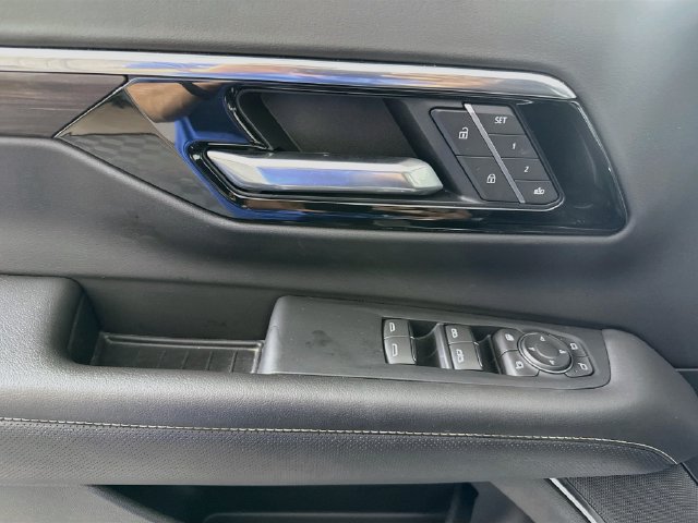 Used 2025 Chevrolet Tahoe Premier AWD/4WD image 19