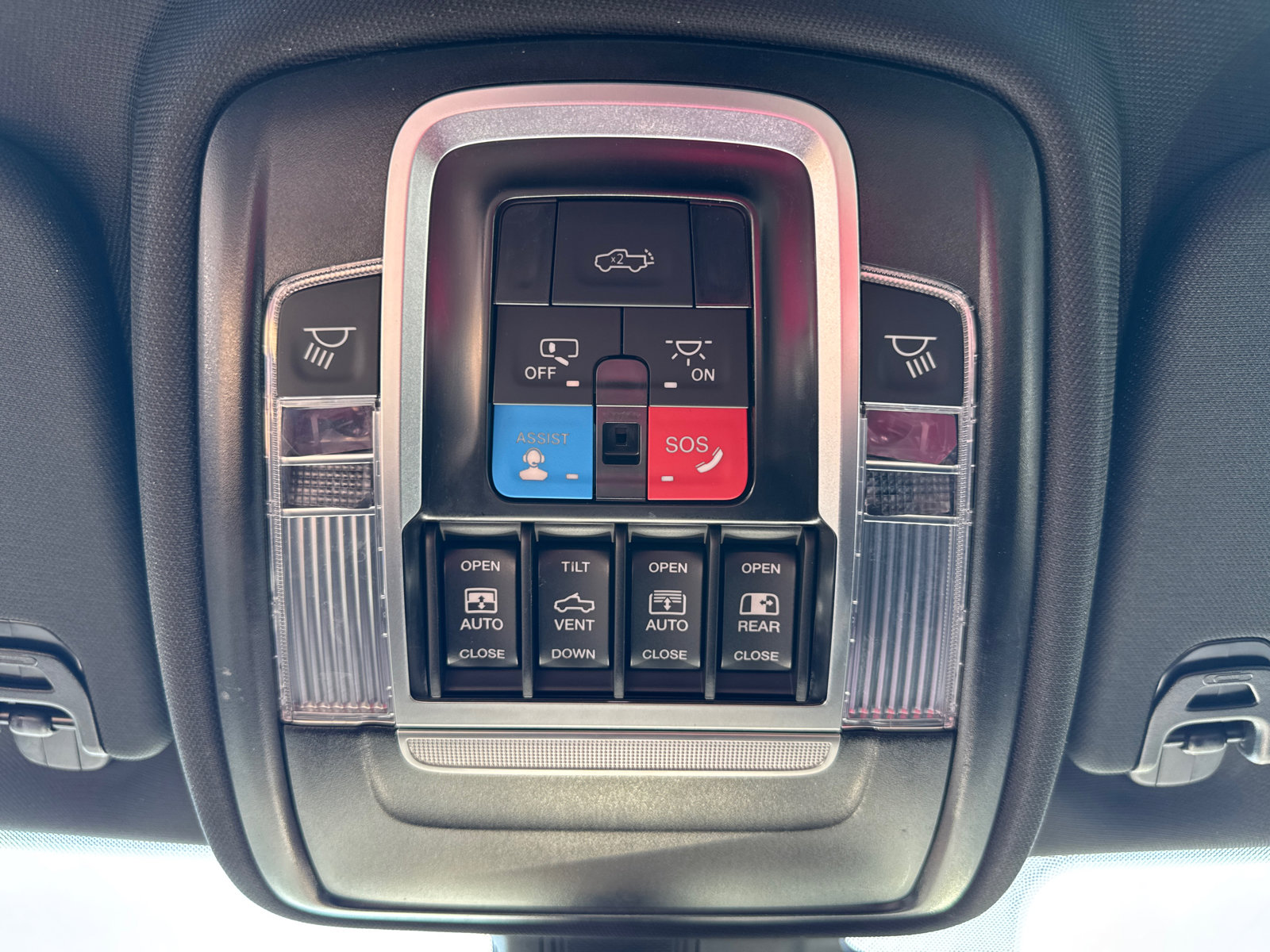 New 2025 RAM 1500 Limited AWD/4WD image 12