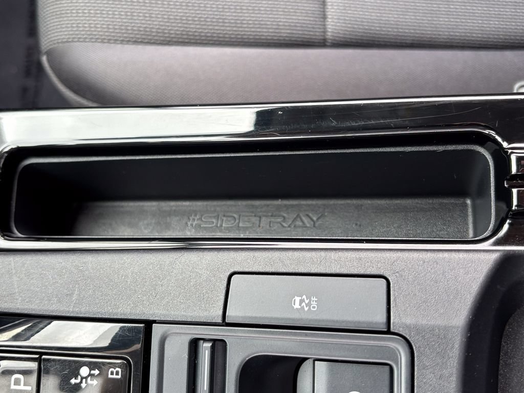 Used 2025 Toyota Prius LE AWD/4WD image 31