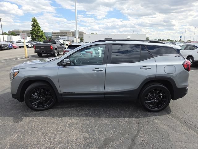 Used 2023 GMC Terrain SLE w/ Driver Convenience Package FWD image 16