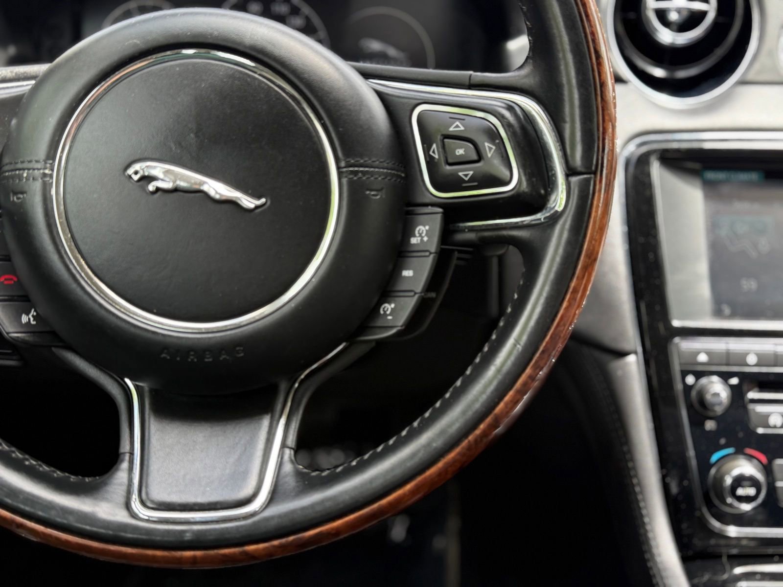 Used 2016 Jaguar XJ L Portfolio AWD/4WD image 25