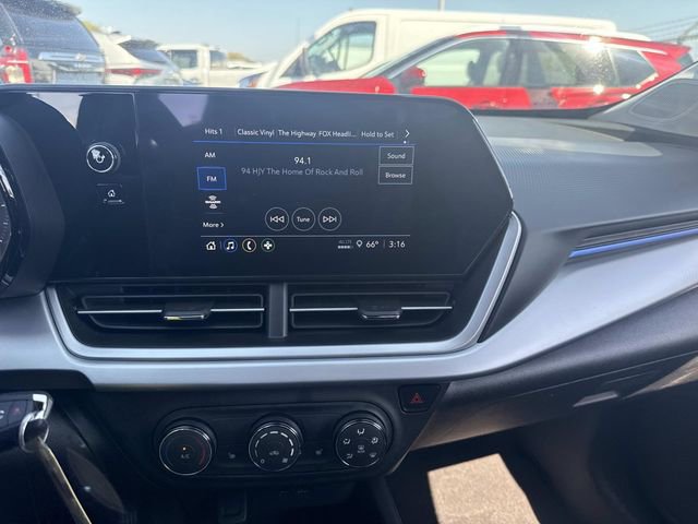 Used 2025 Chevrolet Trax LS w/ LS Convenience Package FWD image 25