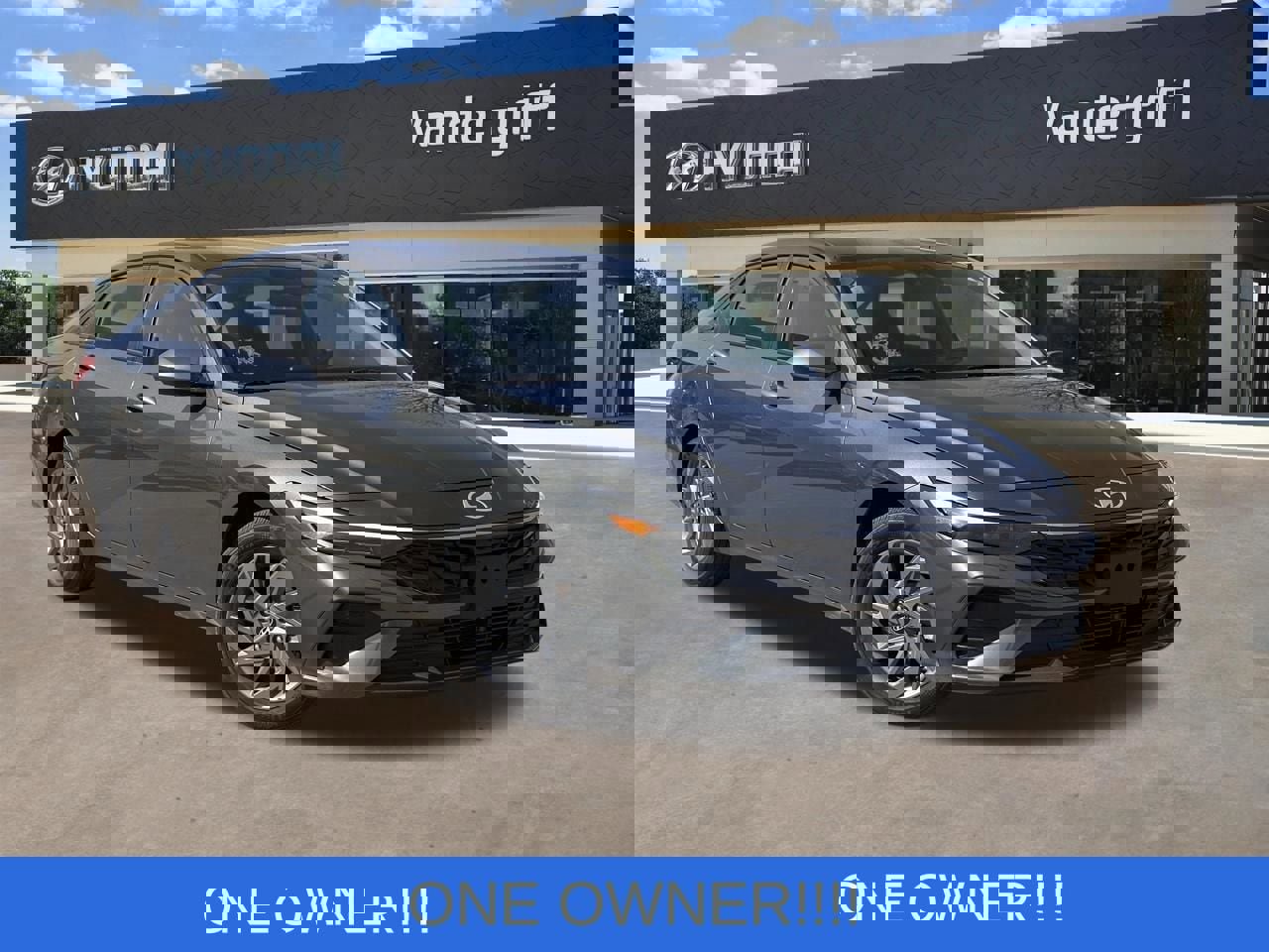 Used 2025 Hyundai Elantra Blue image 1